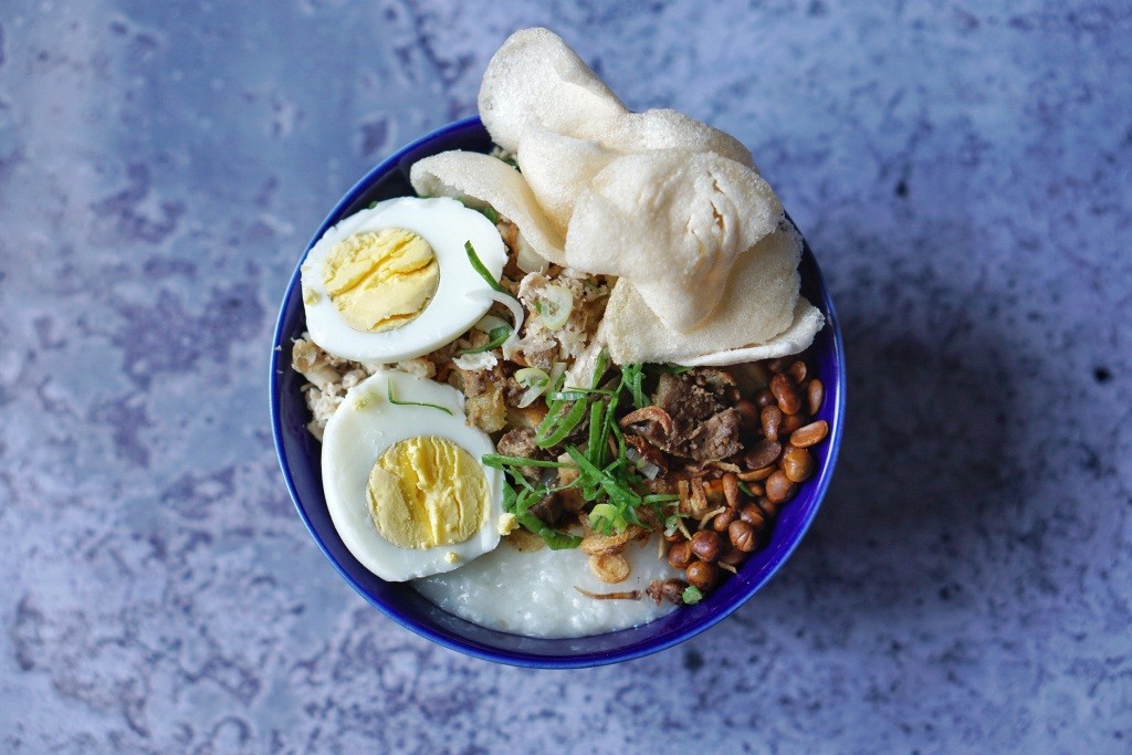 Nikmatnya Menyantap Bubur Ayam Dan Rujak Cireng Di Cafe Bean Makassar