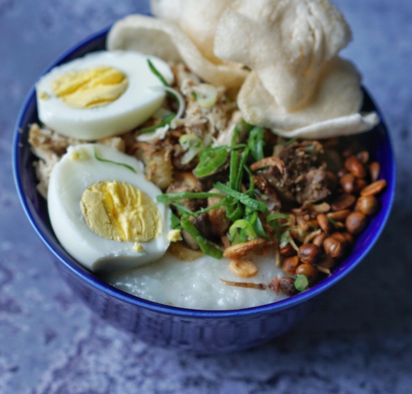 Nikmatnya Menyantap Bubur Ayam Dan Rujak Cireng Di Cafe Bean Makassar