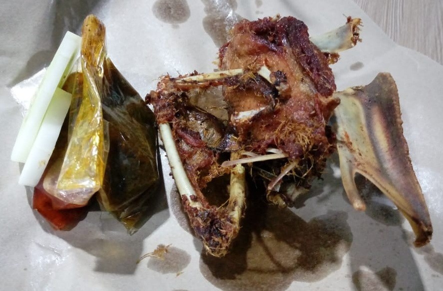 Enaknya Makan Malam Bebek Goreng Ibu Sutami