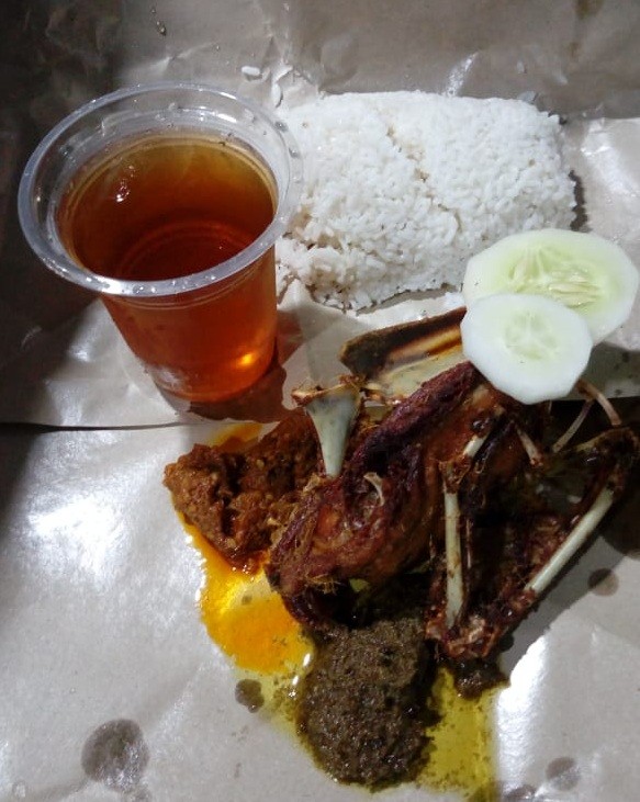 Enaknya Makan Malam Bebek Goreng Ibu Sutami