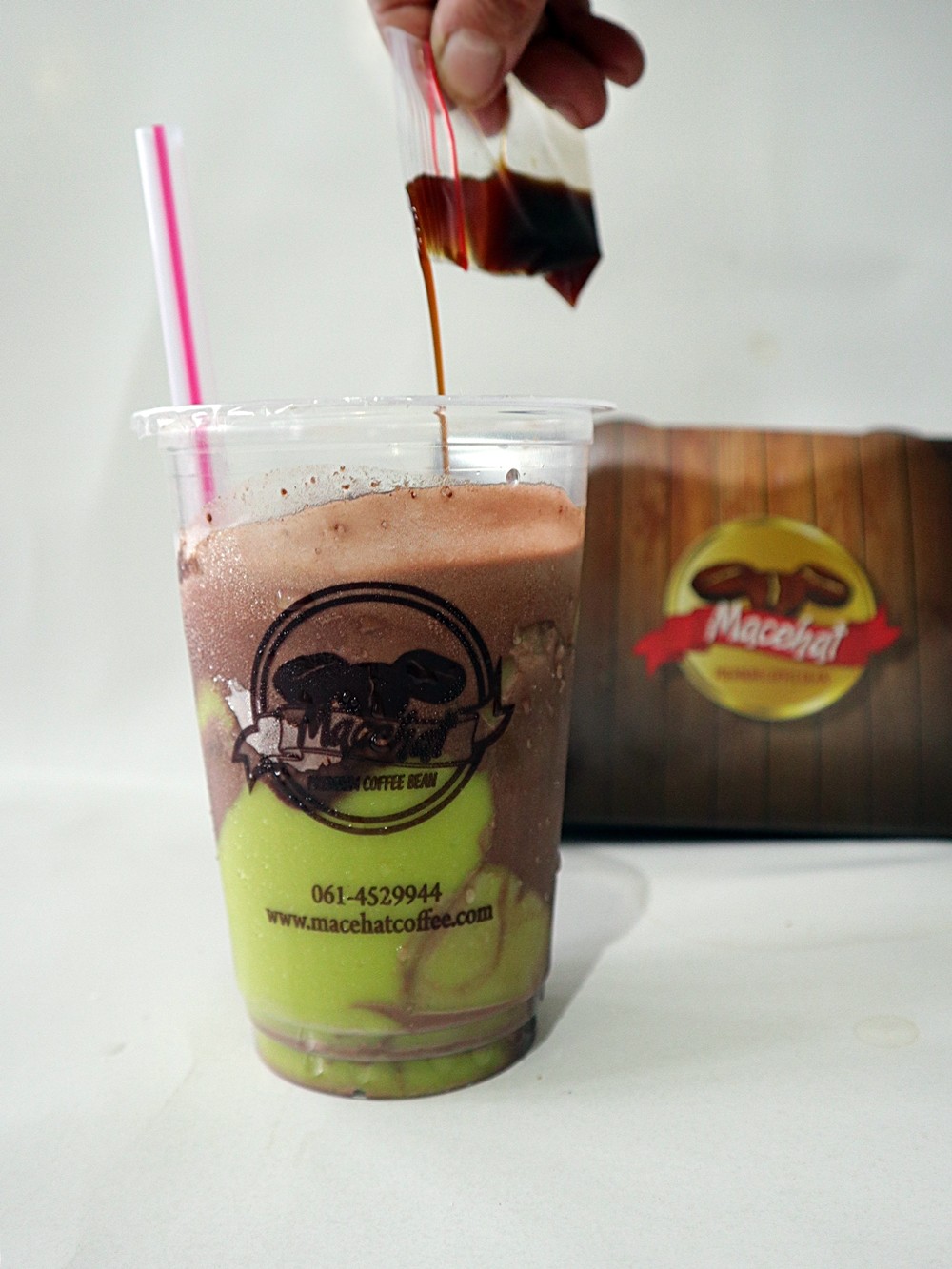 avocado coffee float dari macehat