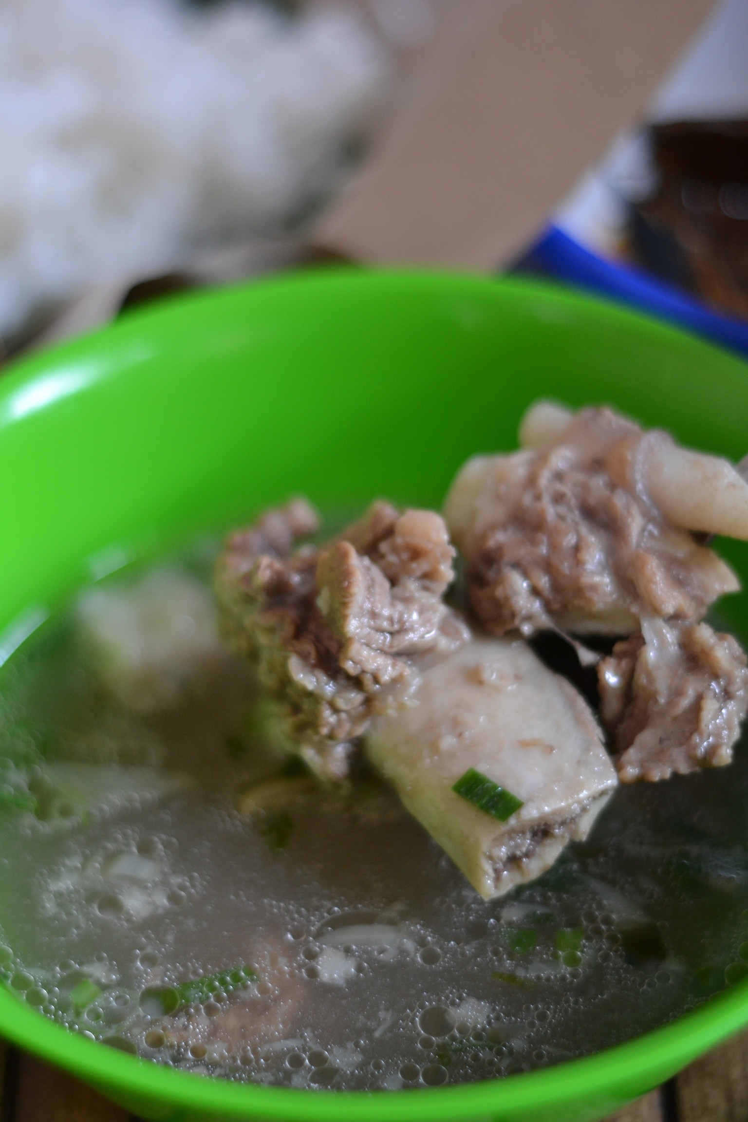 sop iga sapi dari rumah makan sipirok