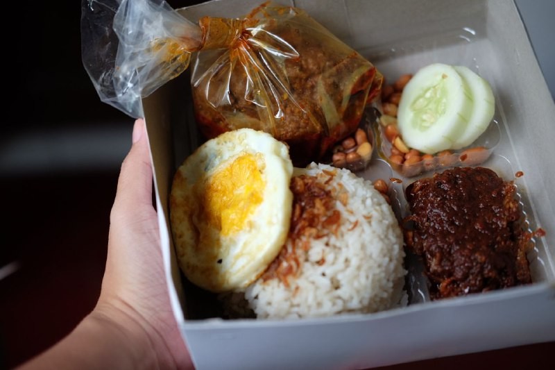 Makanan Khas Malaysia Terhidang di Meja