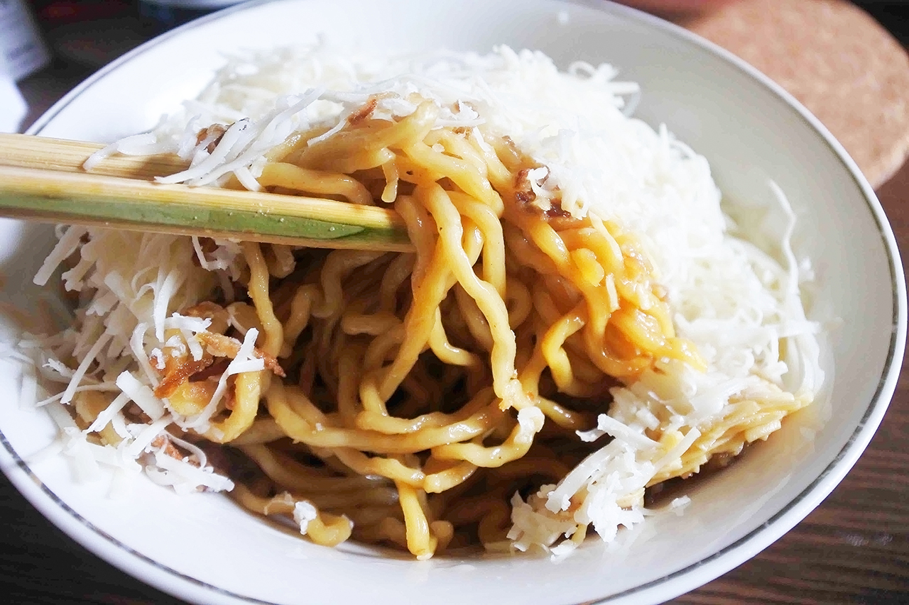 mie yamin pangsit keju dari mie ayam bojoloro