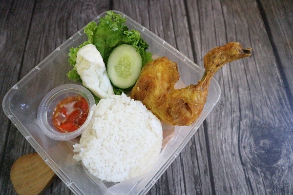 Ayam Bejegg Teras Deen – dengan Sambal Rawit Merah untuk Para Pecinta Pedas