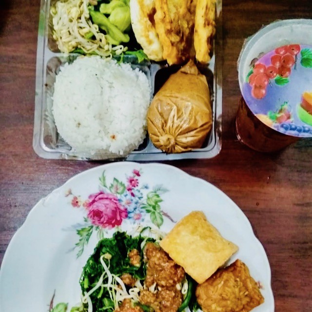 Sego Pecel Bu Tien, Makanan Khas di Yogyakarta yang Ngehits