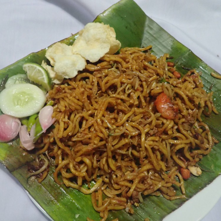 Menikmati Aneka Kuliner Mie Aceh Fauzan Bersama Keluarga
