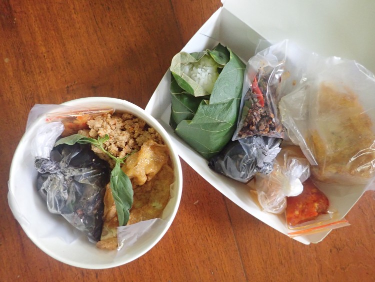 Menuntaskan Rasa Kangen dengan Nasi Jamblang di Dapur Buluk