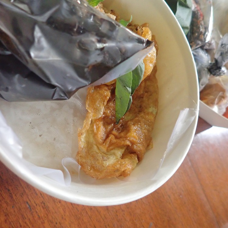 Menuntaskan Rasa Kangen dengan Nasi Jamblang di Dapur Buluk
