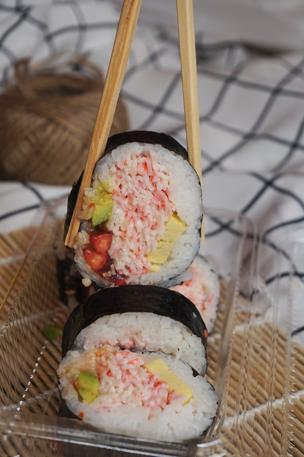 Tempat Rekomendasi Makanan Jepang Enak Di Surabaya, Peco-Peco Sushi