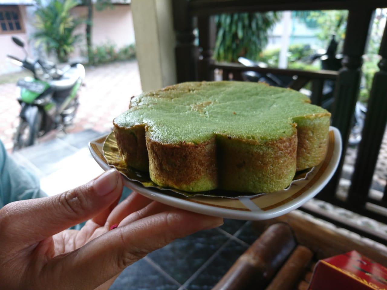 Nikmatnya Menyantap Bolu Kemojo Khas Riau