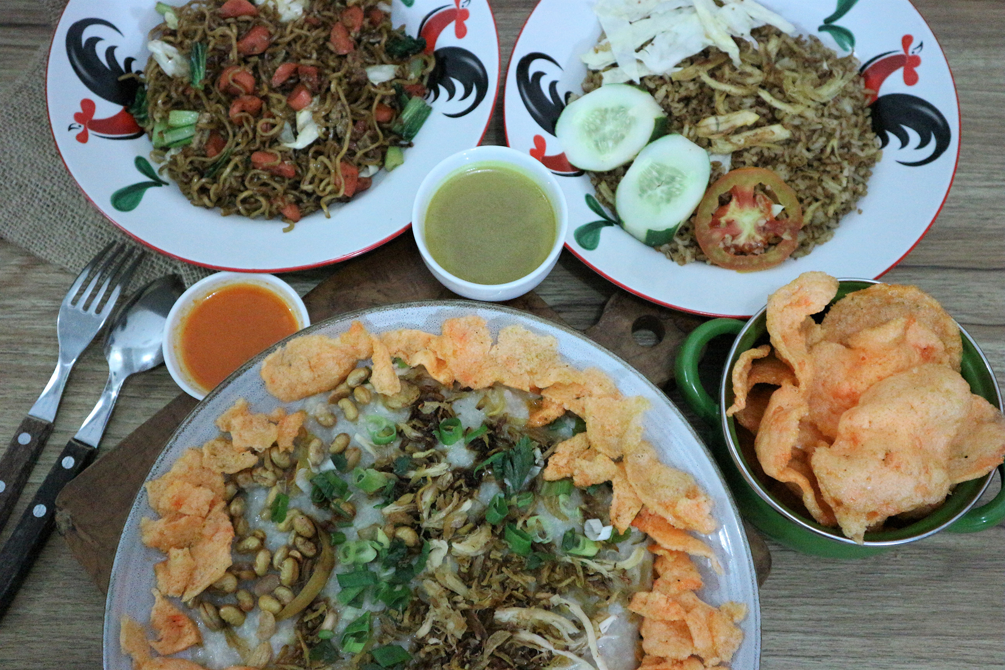 menu dari bubur ayam dan nasi goreng cirebon