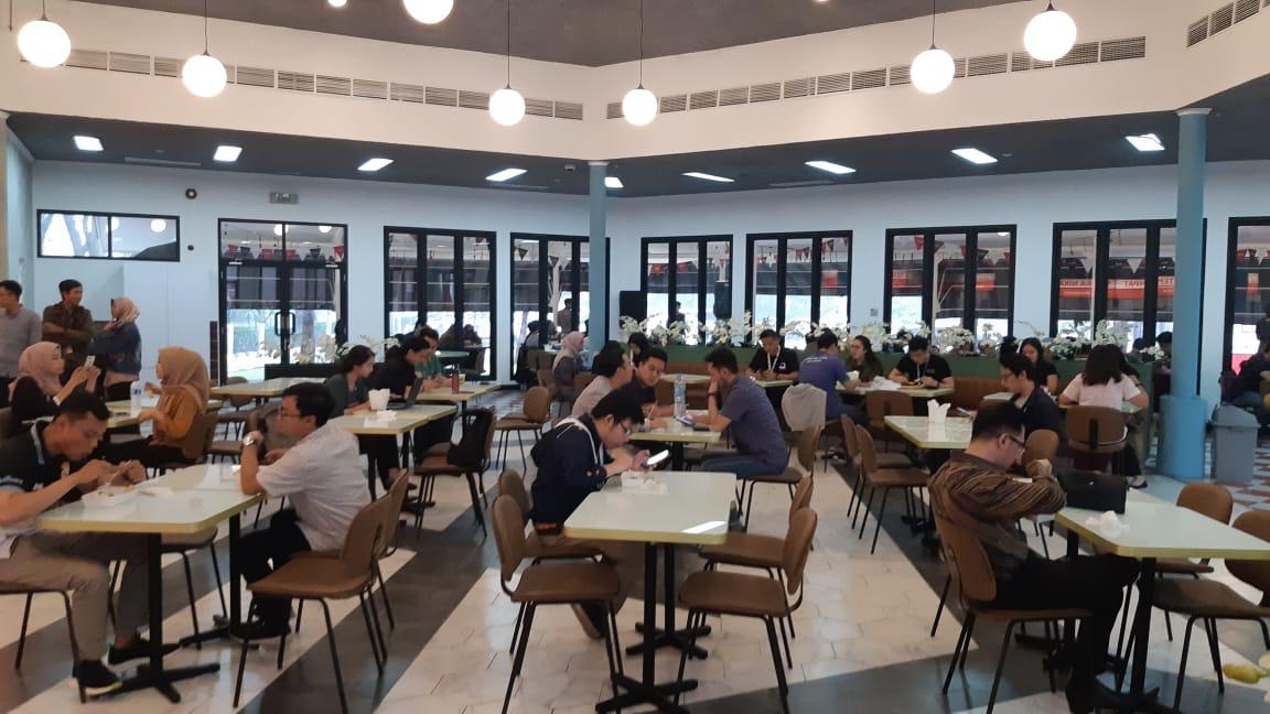 pengunjung gofood festival cohive 101 yang mayoritas karyawan